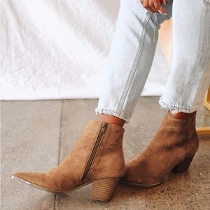 *WORN ONCE* Lulu pointed toe brown ankle booties, closet staple 😍